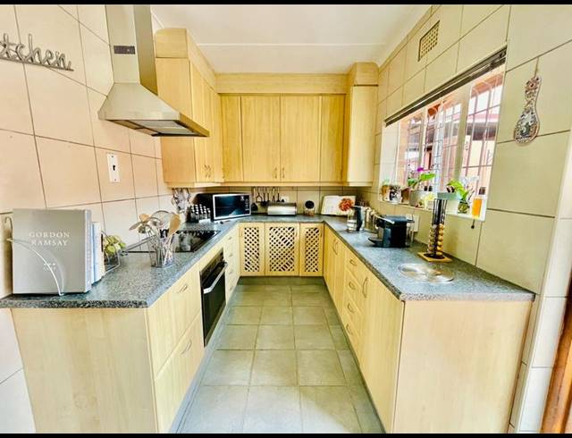 3 BEDROOM HOUSE FOR SALE IN LINMEYER